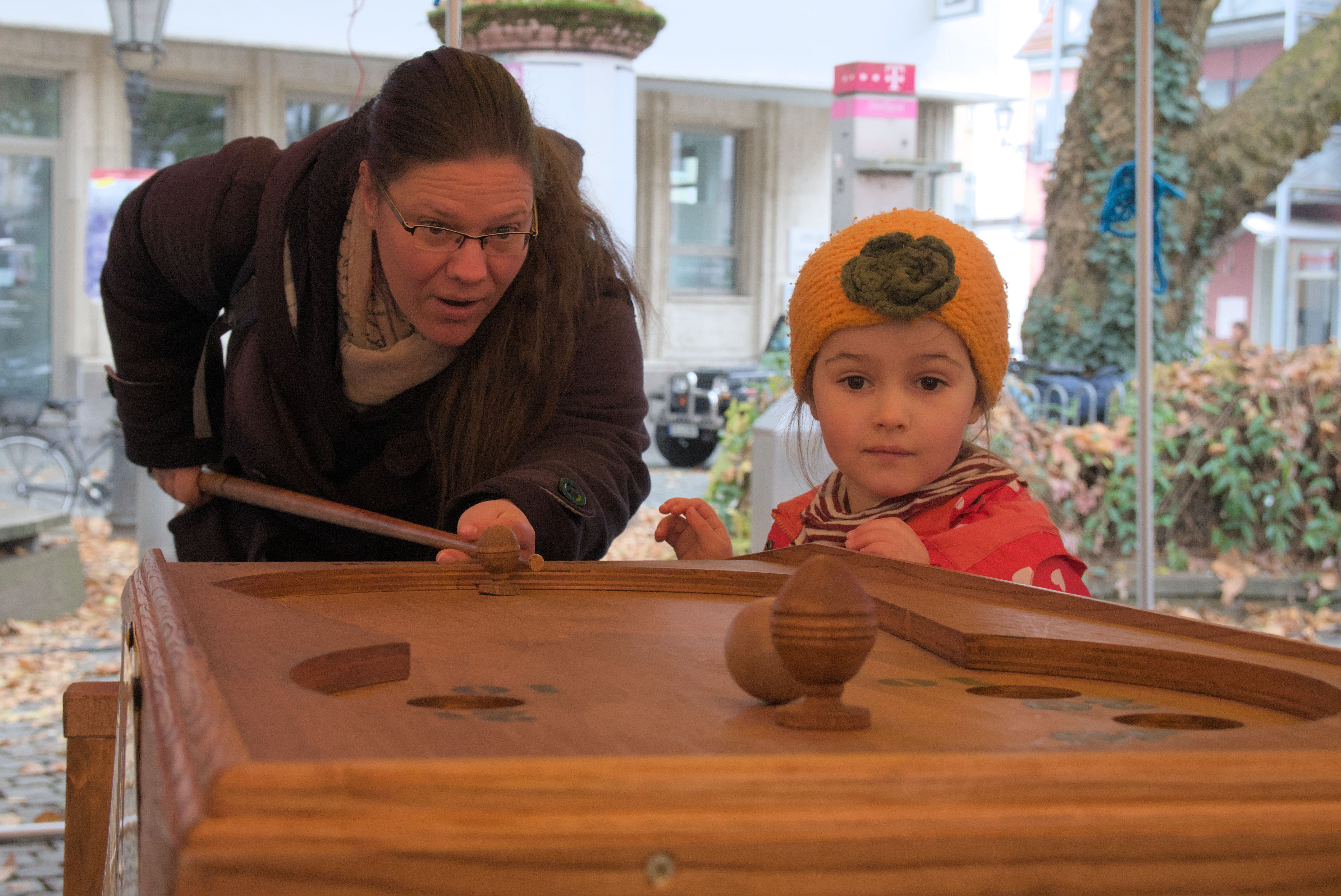 Traditionelle Geschicklichkeitsspiele aus Frankreich, hier das Billard Carrousel